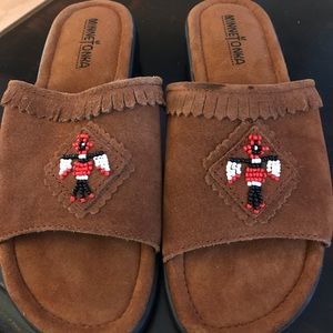 Minnetonka brown suede Beaded moccasin sandals Sz8